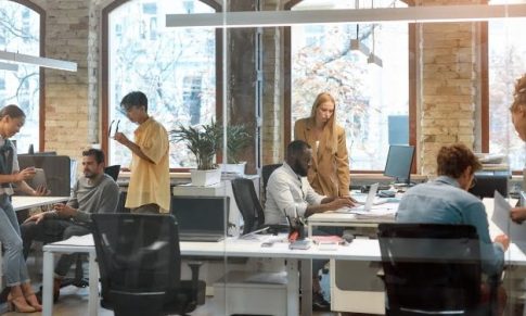 4 pasos para mejorar la productividad y el compromiso de tu equipo